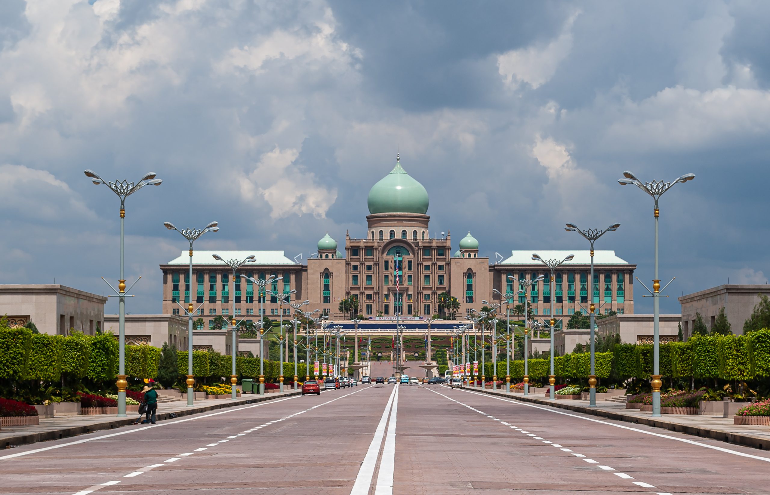 Putrajaya: Pemandangan Bandar Pentadbiran Futuristik Malaysia
